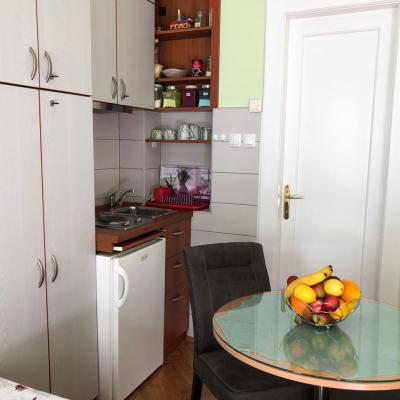 Kitchenette and table